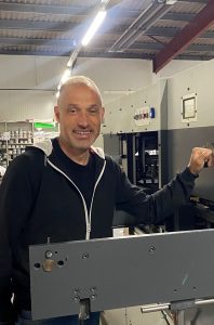 Philippe à son poste de travail